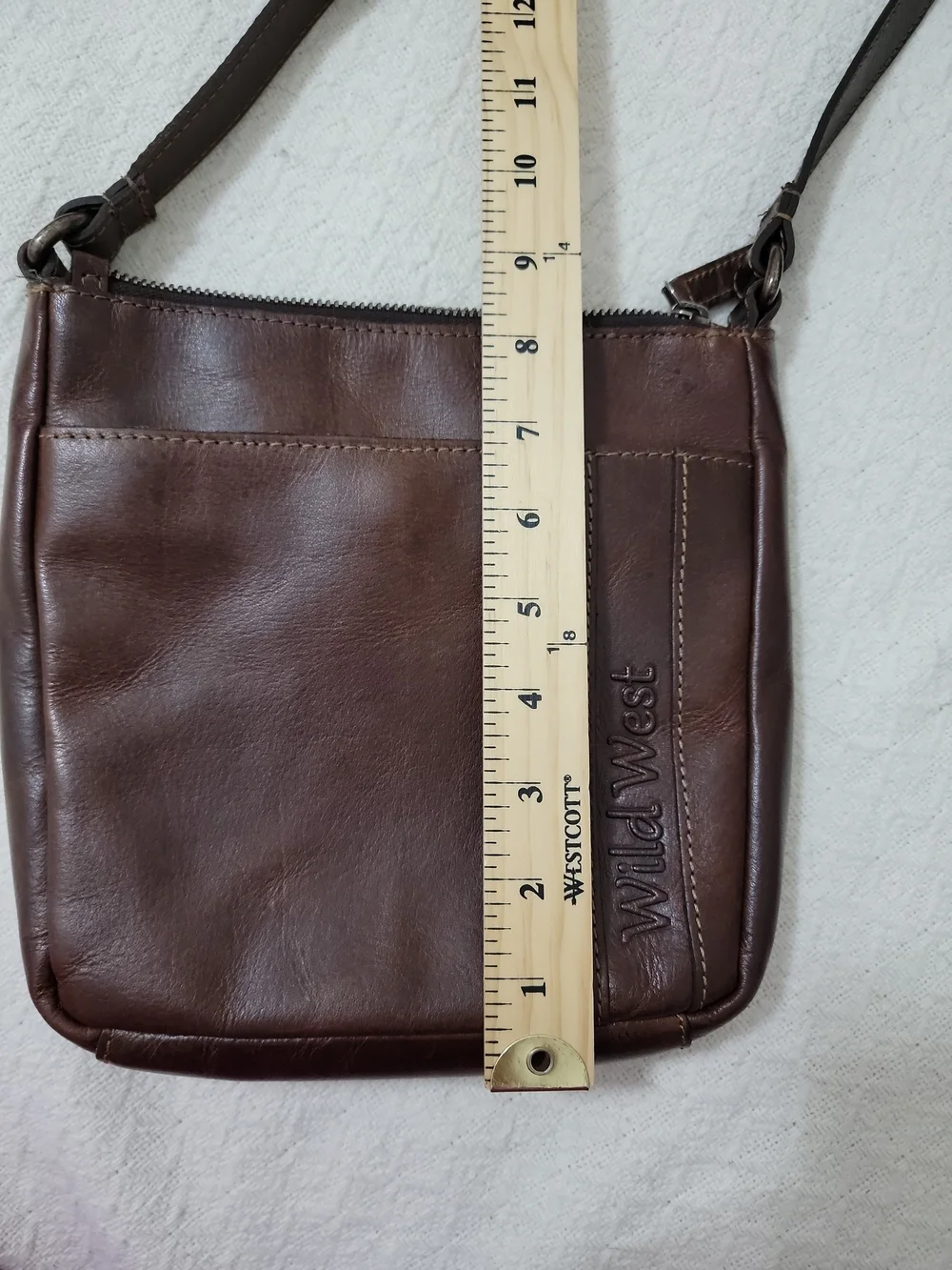 Classic Brown Leather Messenger Bag with Adjustable Strap
